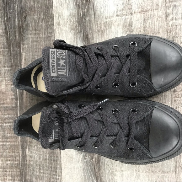 NWOT Converse Chuck Taylor All Star Lo Sneaker - Youth size 1 - Picture 4 of 6